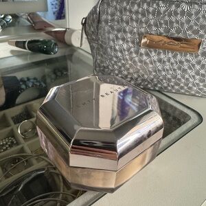 Fenty Beauty Blurring Setting Powder